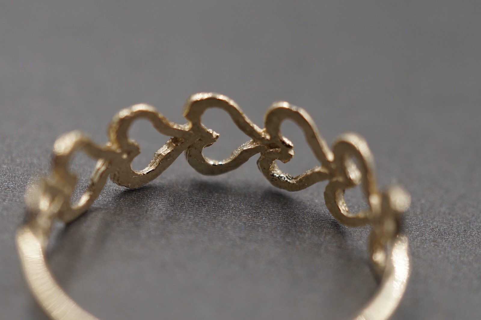 10K Solid Yellow Gold 5.8MM Diamond Cut Shine Seven Heart Band Ring. Size 7