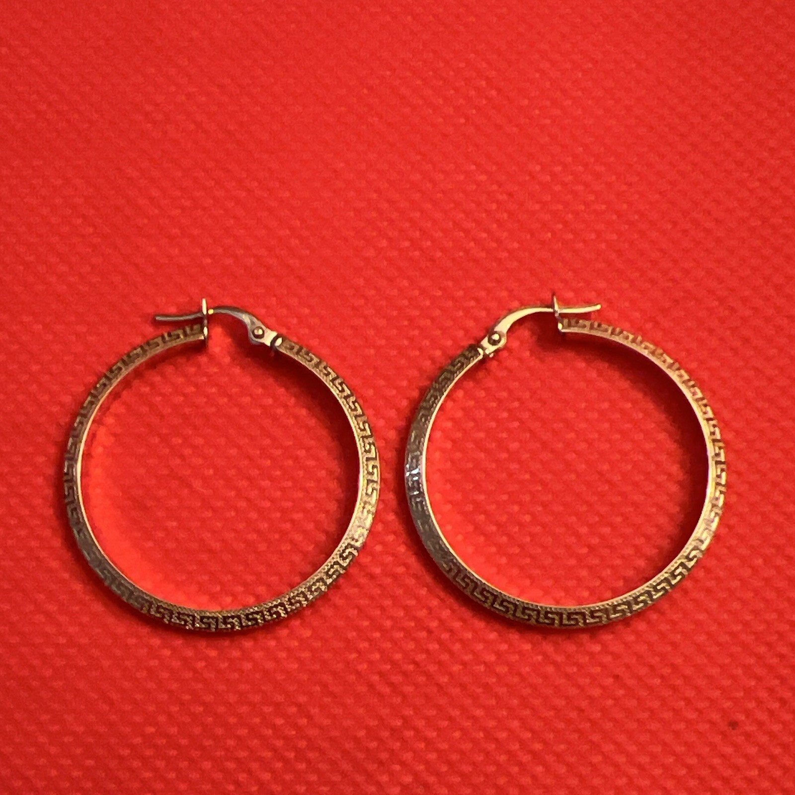 18k Gold medium size Hoop earings