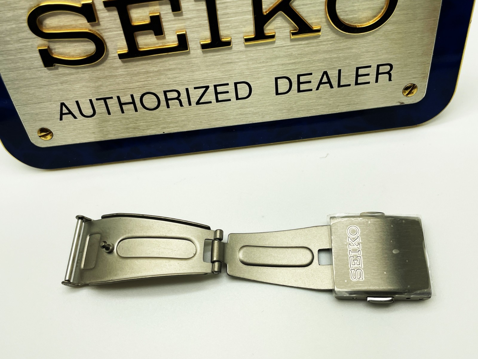 WATCH PARTS NEW SEIKO 6N52-00B0 MENS SELLING 18MM TITANIUM BAND BUCKLE, SUR373