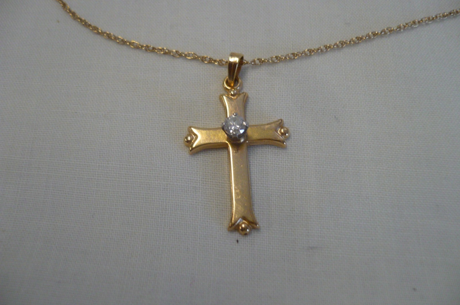 14KT YELLOW GOLD CROSS NECKLACE WITH STONE SHIMA 2 GRAMS