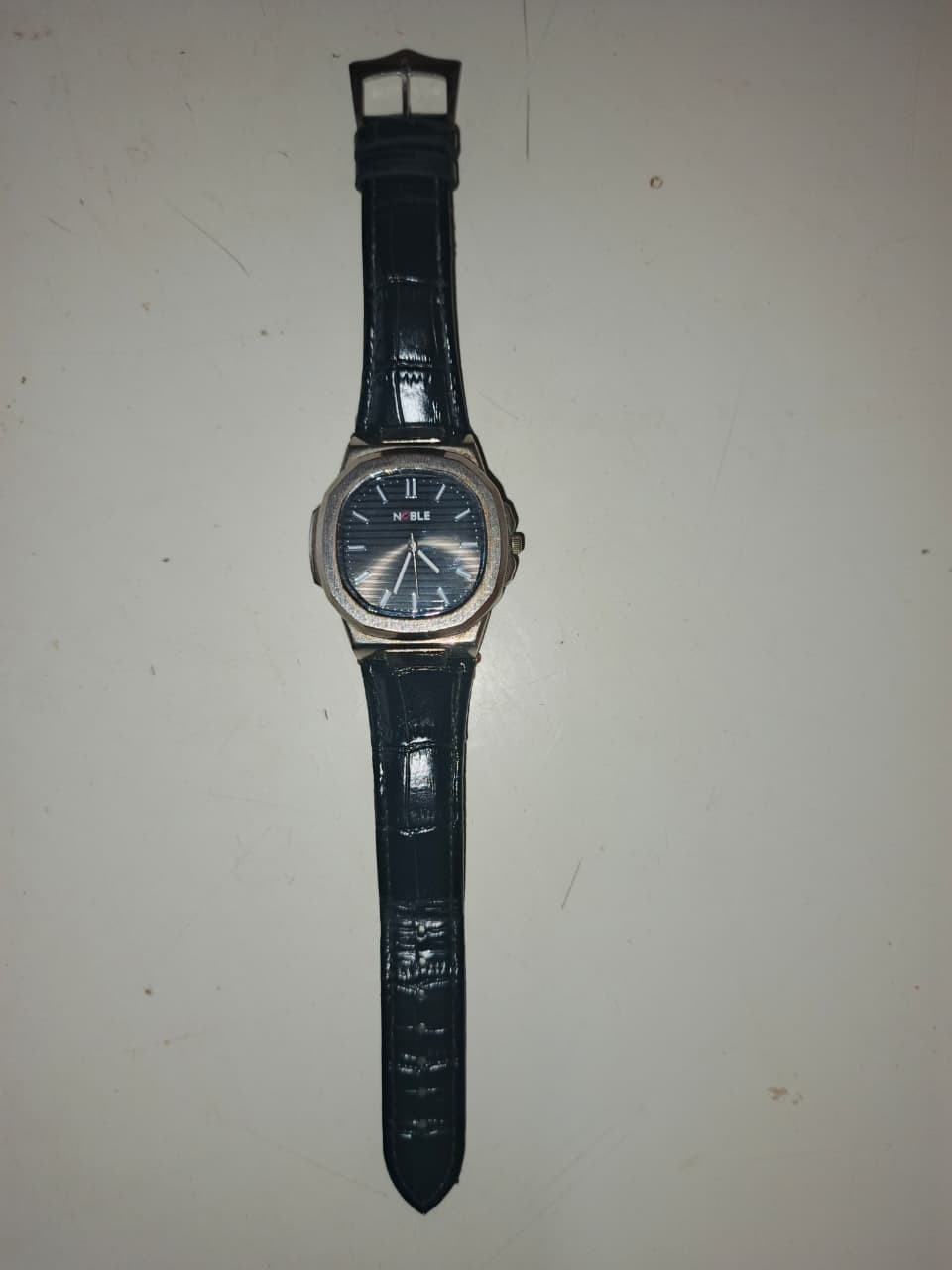 Men’s Analog Wrist Watch Black Dial Leather Strap Classic Style Used