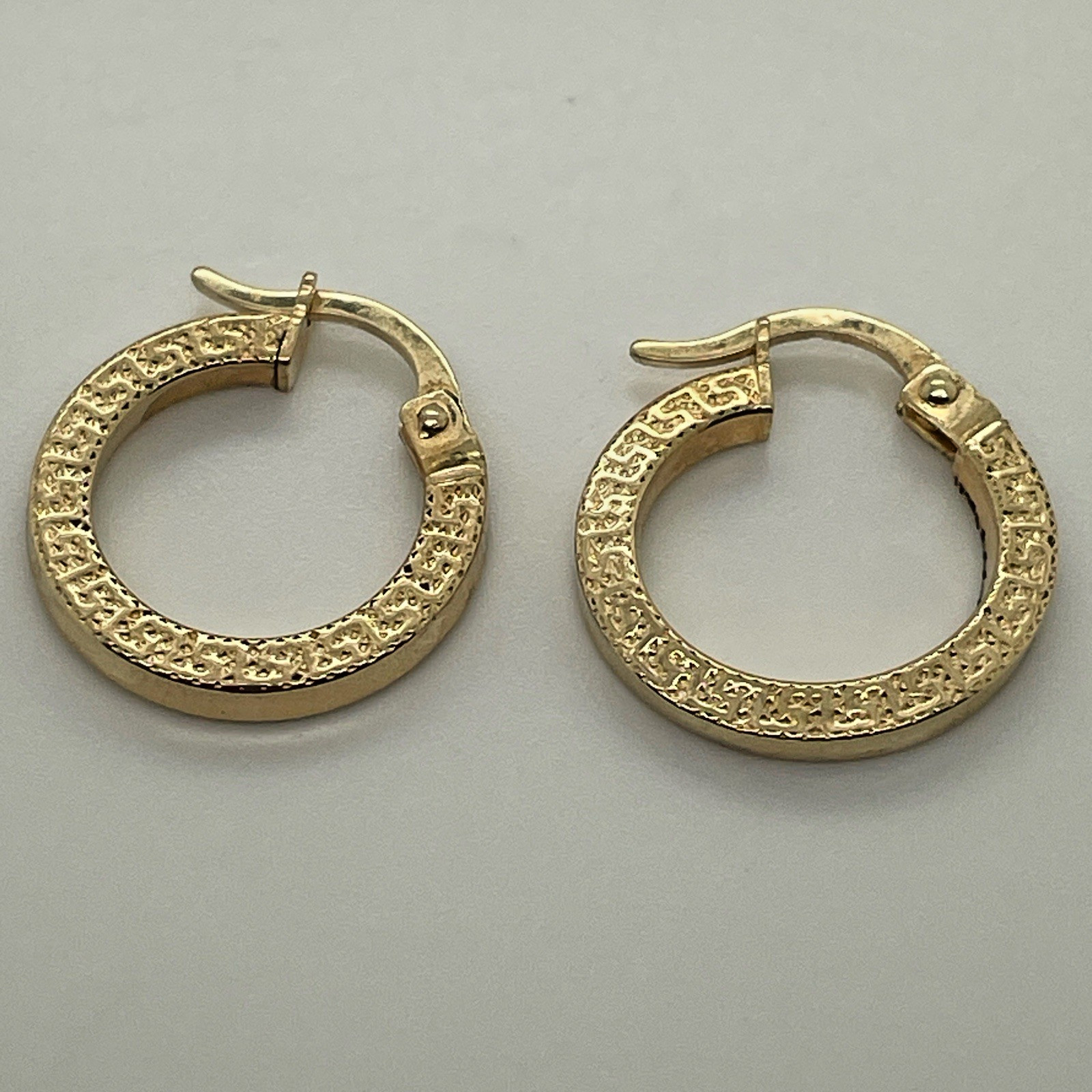 18k Yellow Gold Greek Key 5/8″ Wide Hoop Earrings 1.2 Grams