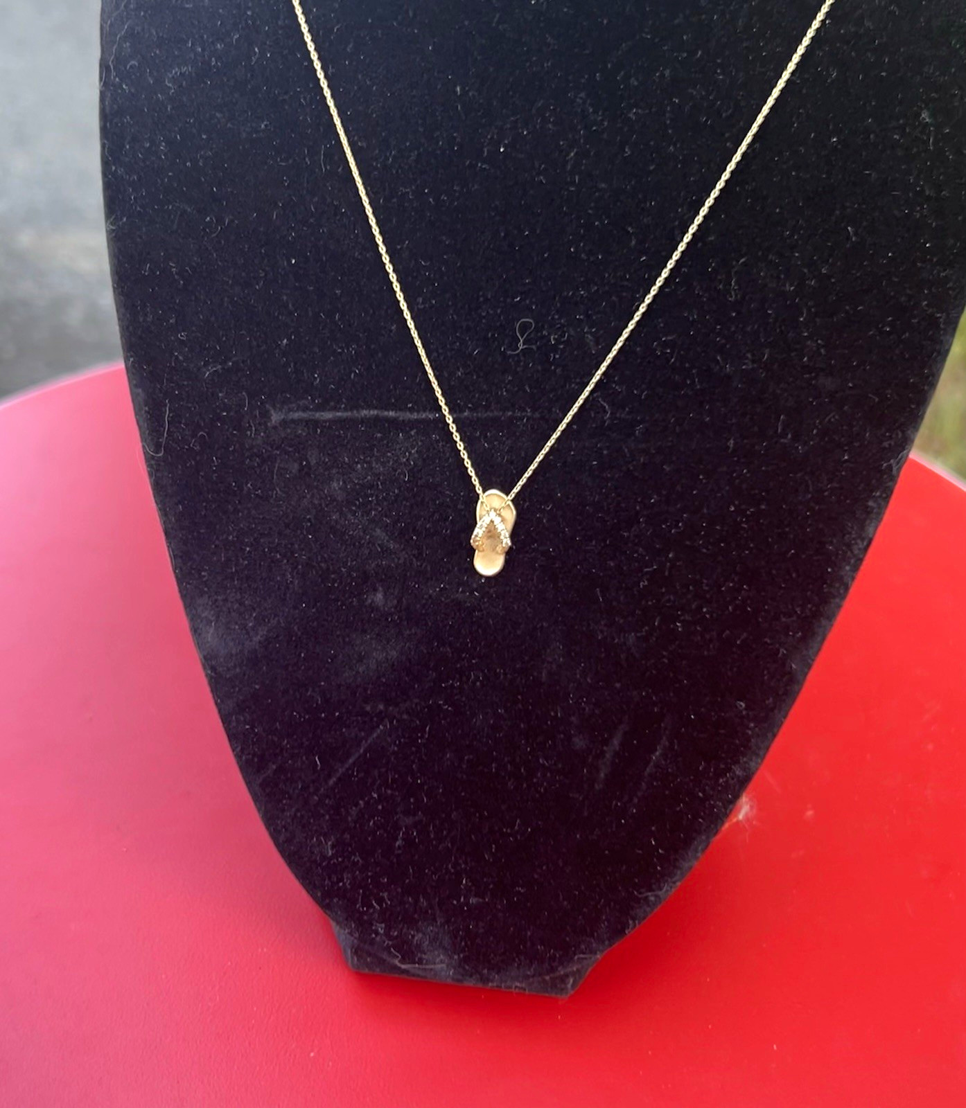 Na Hoku – 14K Yellow Gold Flip Flop Diamond Pendant Necklace 17in
