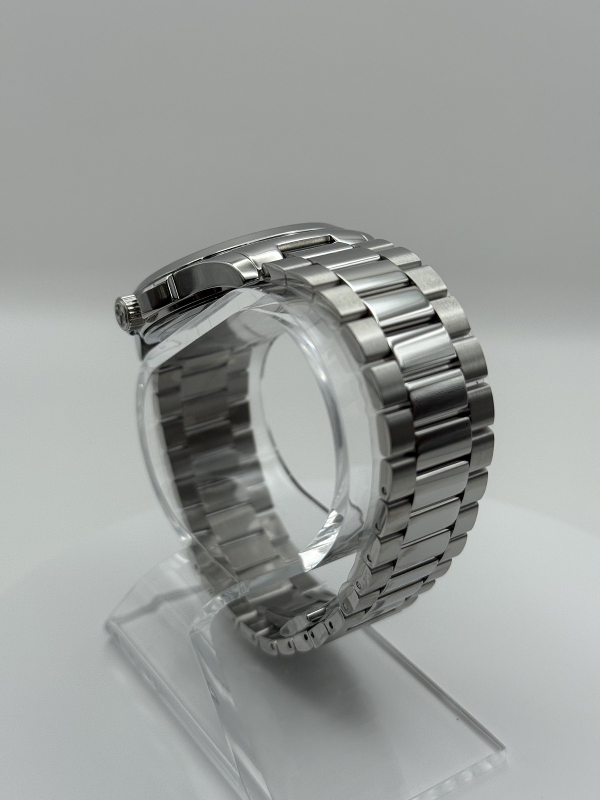 Versace VERD00318 Palazzo Empire white gold Stainless Steel Swiss Watch 43mm.
