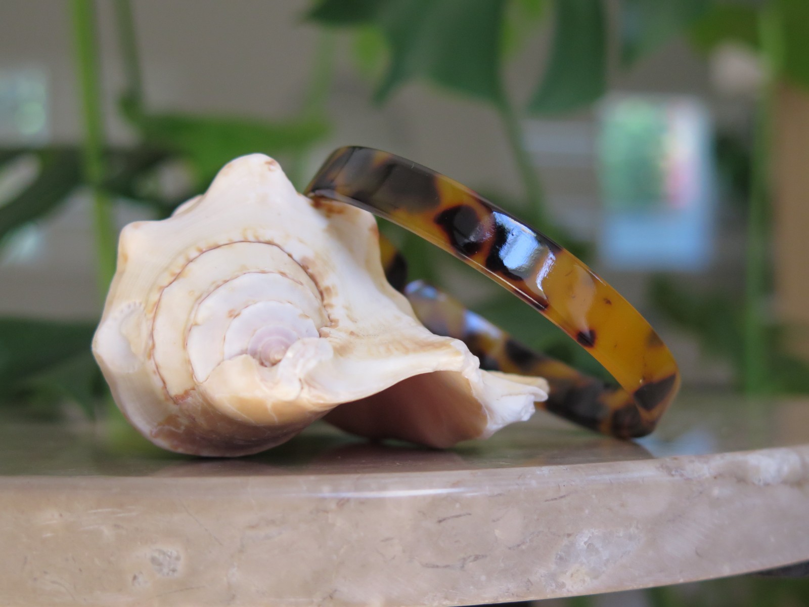 Hawaiian Jewelry False Tortoise Turtle Shell Resin Bracelet Vintage Bangle