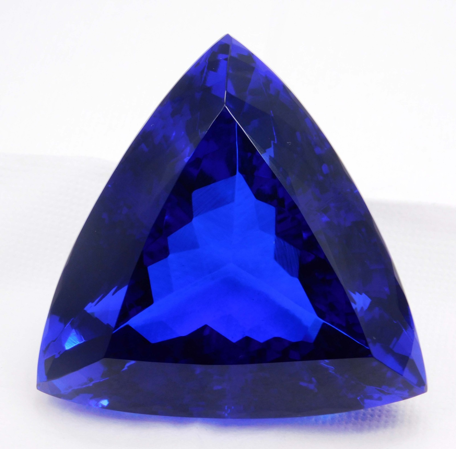 Certified 805.65 Ct Natural Blue Tanzania OF Tanzanite Trillion Cut Gemstone