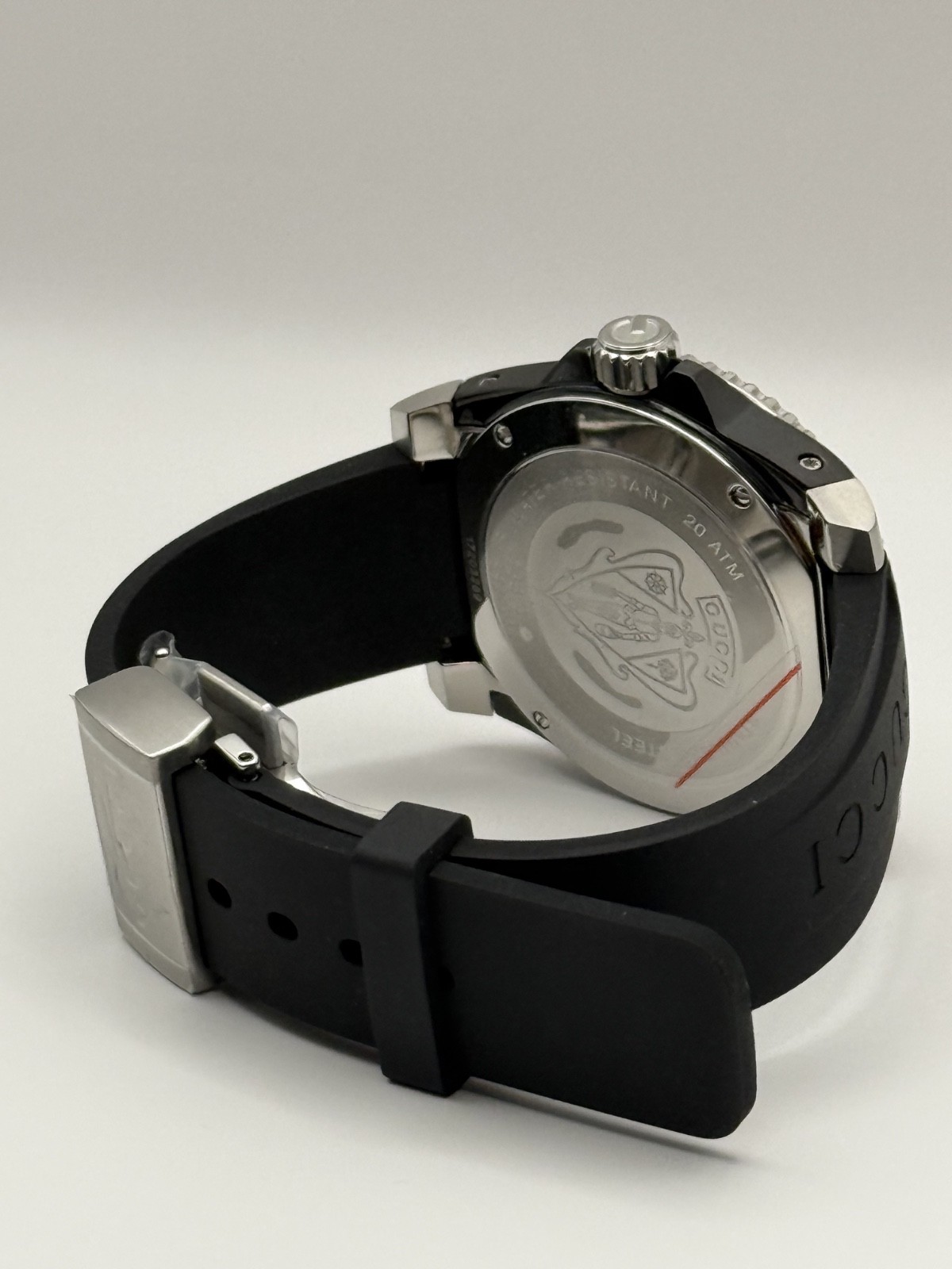 Gucci Dive Quartz Black Dial Black Rubber Strap 40 MM. Watch YA136303