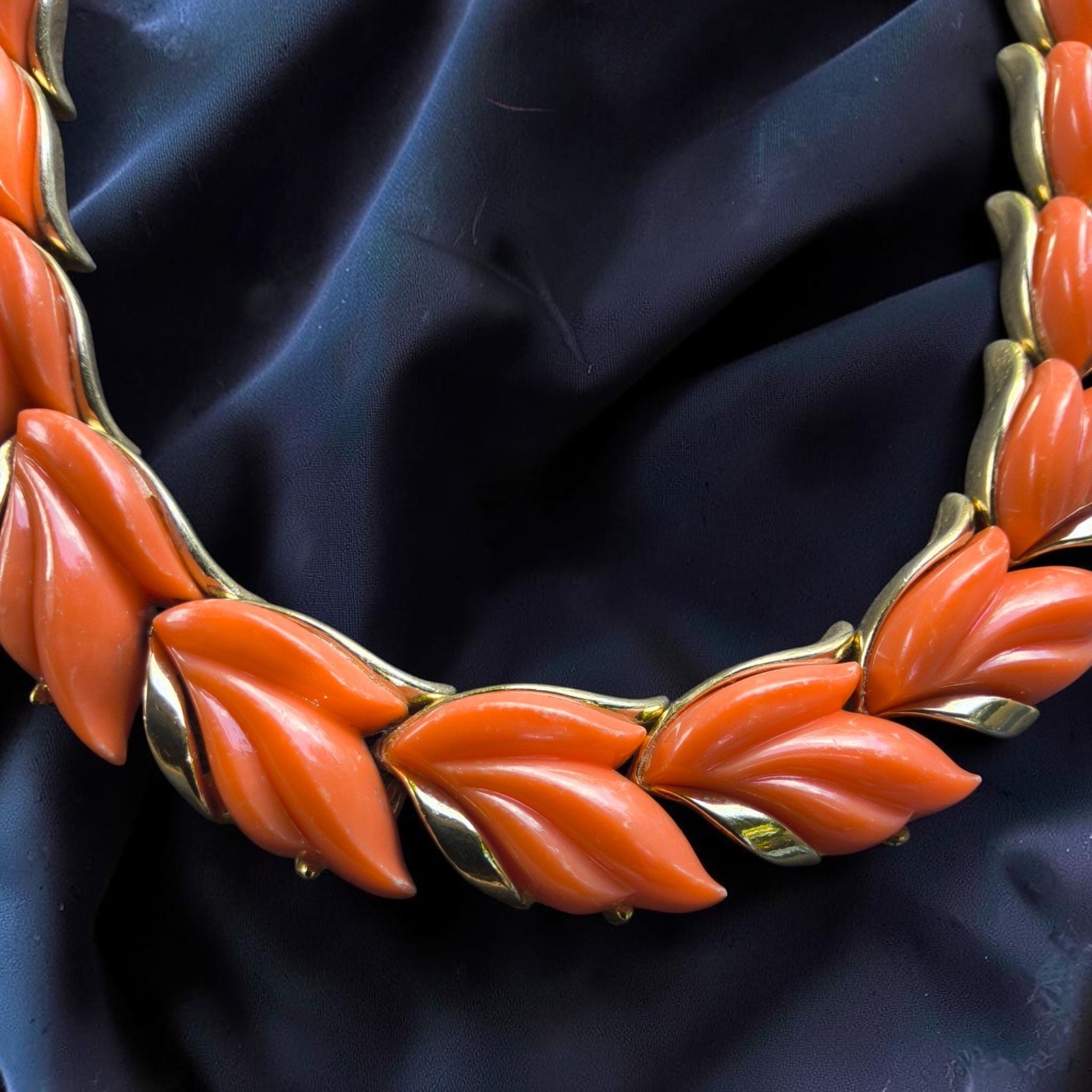 Vintage Dafri Orange Thermoset Lucite Leaf Choker Necklace Mid Century MCM 15″