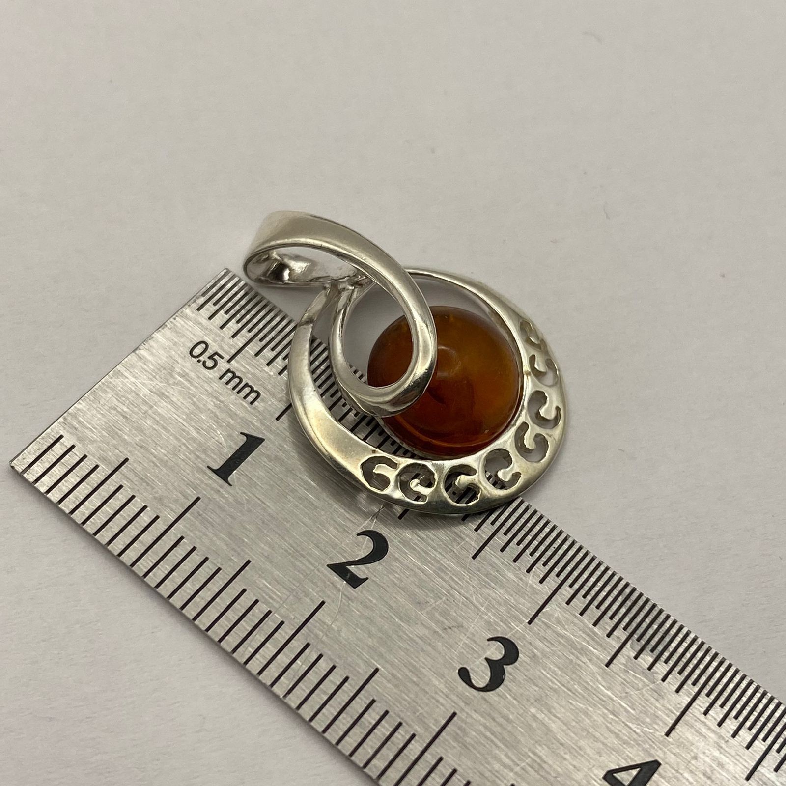 Vintage 925 Sterling Silver Amber Pendant Modern Design 2.2g