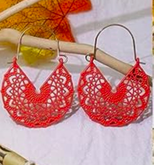 *CLEARANCE* STUNNING Metal alloy earrings – Dainty – lightweight