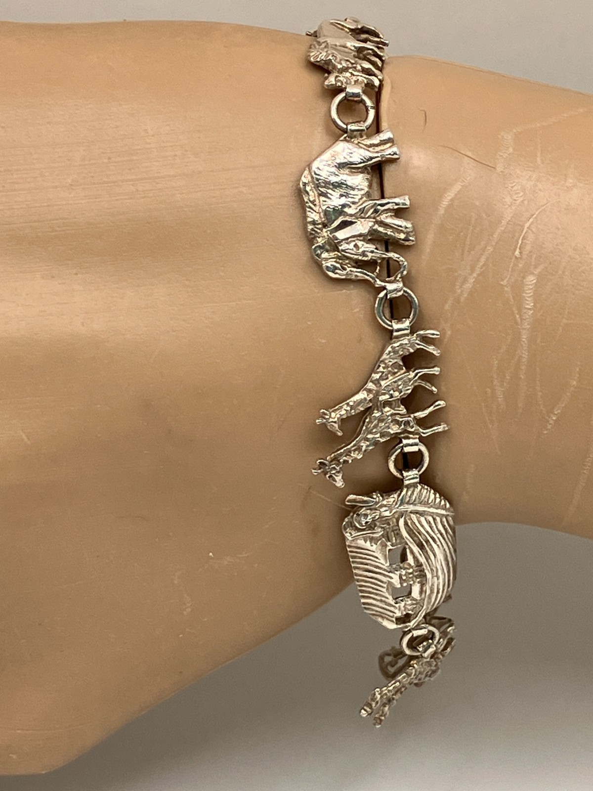 Signed SA Sterling Silver 925 Noahs Ark Bracelet with Ark and Animals 7.0”