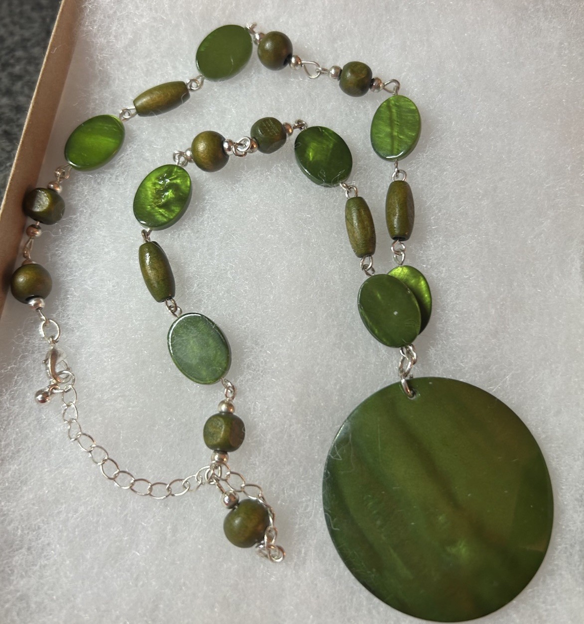 Green Beaded Cable Chain Necklace Round Pendant Lobster Closure Adjustable