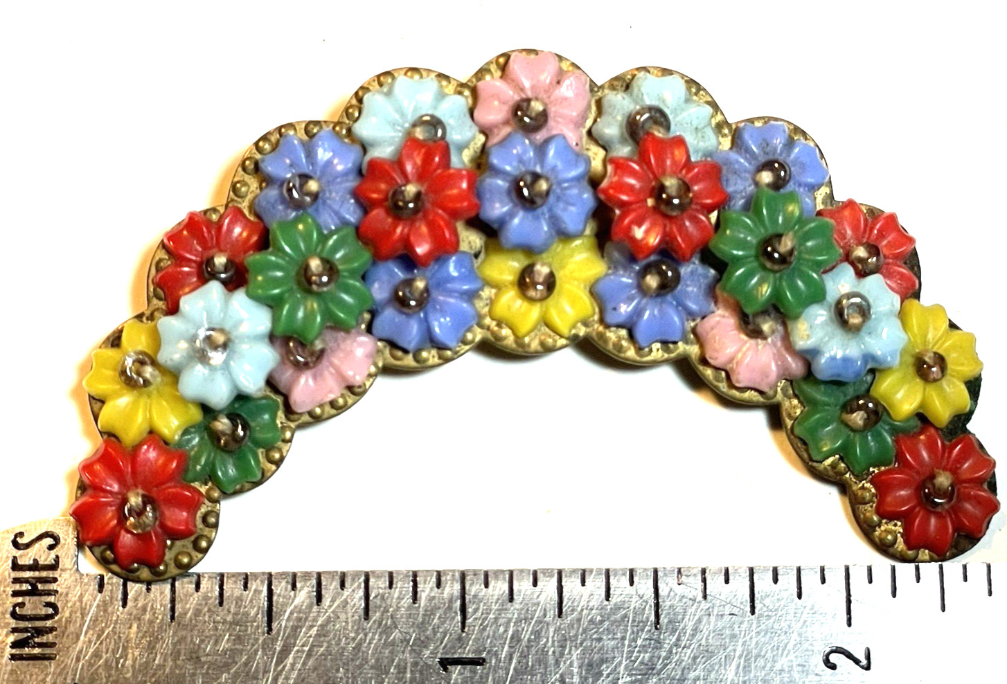 VTG UNSIGNED-MIRIAM HASKELL 2-3/8” WIDE HAND STRUNG LAYERED DECO FLOWER BROOCH