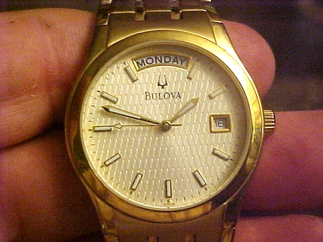 BULOVA C960442 DAY DATE WRISTWATCH ORIGINAL BAND NEEDS BATTERY PARTS OR REPAIR