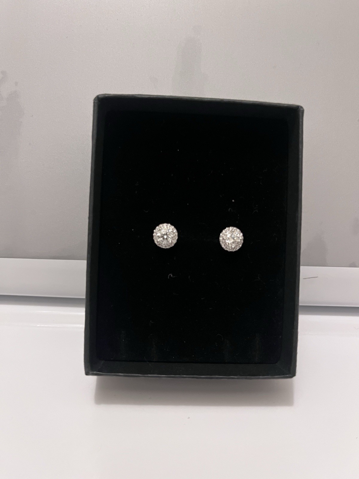VVS 925 Sterling Silver Stud Earrings (passes diamond tester)
