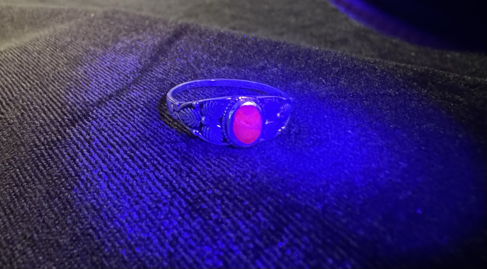 Vintage 925 Sterling Silver Ruby Ring Size 6 Oval Cabochon Engraved Band