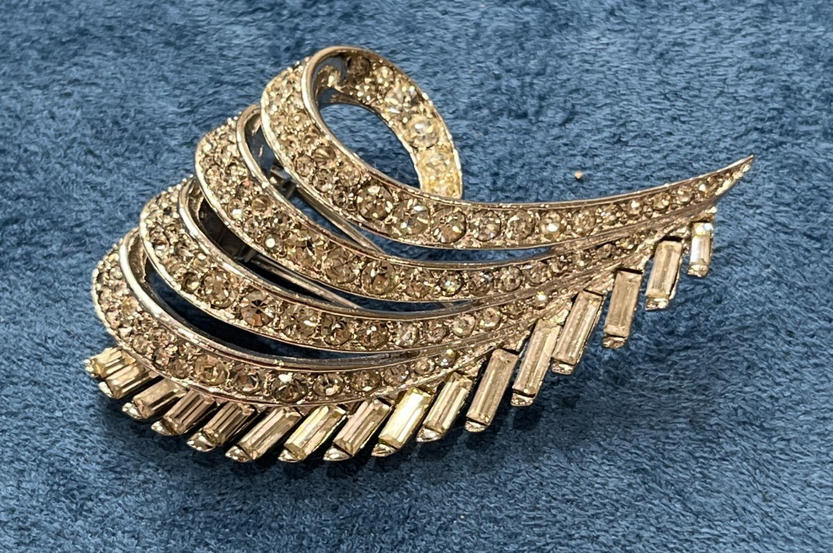 VTG Marcel Boucher Art Deco Style Swirl Wing Rhinestone 2.25″ Brooch 6868 DS63