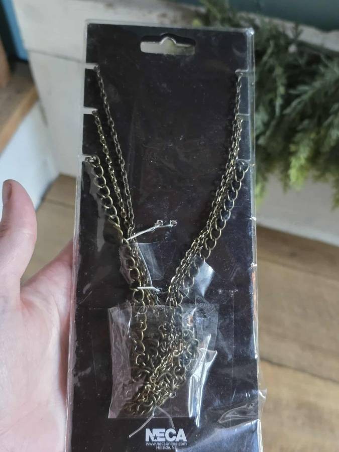 2011 Twilight Saga Breaking Dawn Part 2 Alice Cullen Prop Replica Necklace