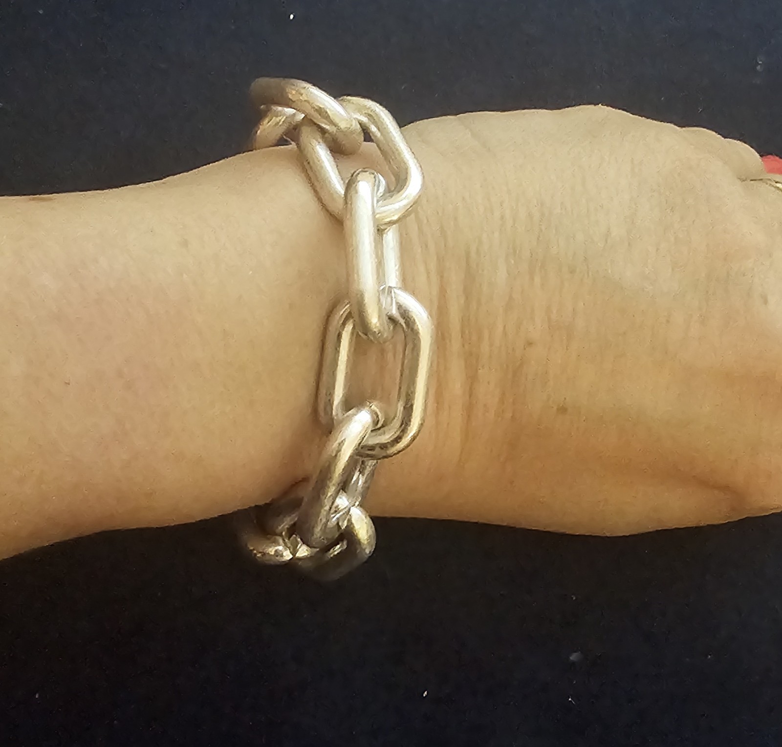 Zenzii Chain Link Bracelet Silvertone Very Light Weight. Toggle Closure