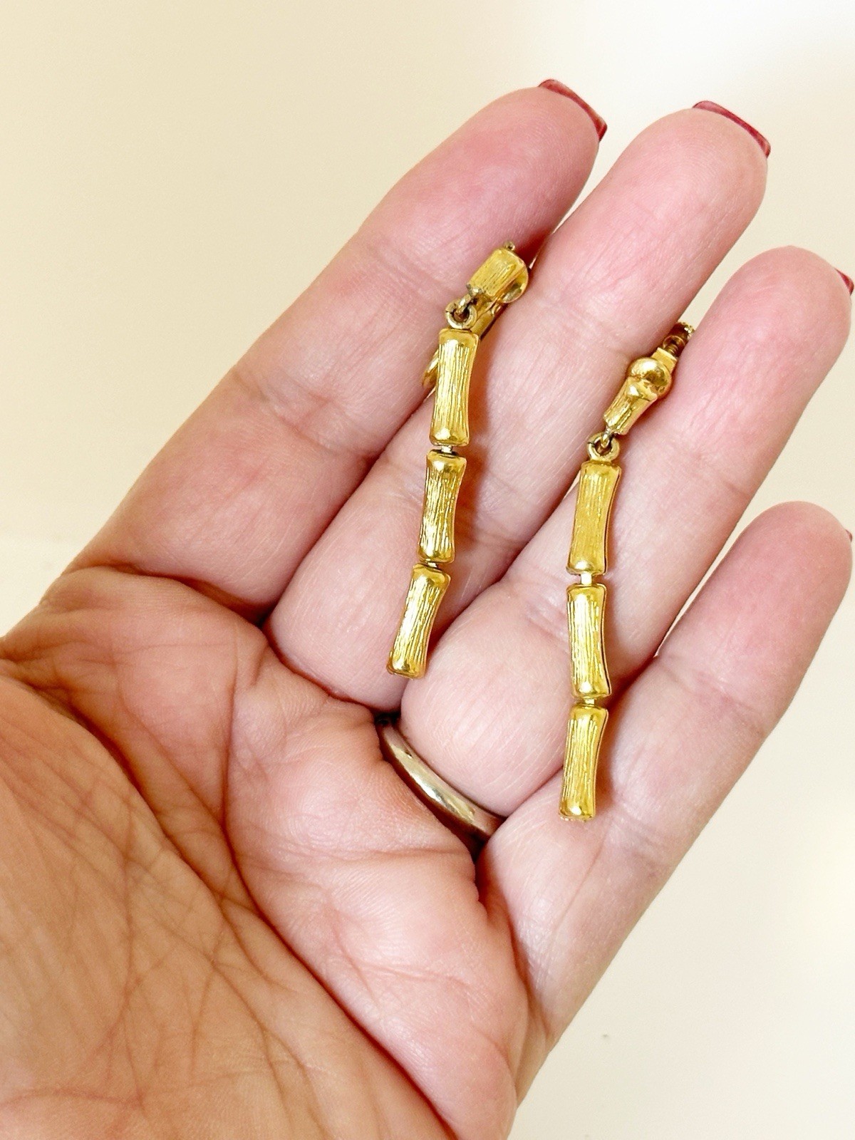 Vintage Gold Tone Bamboo Dangle Earrings Screw Back Clip Asian Mid Century 1.75″