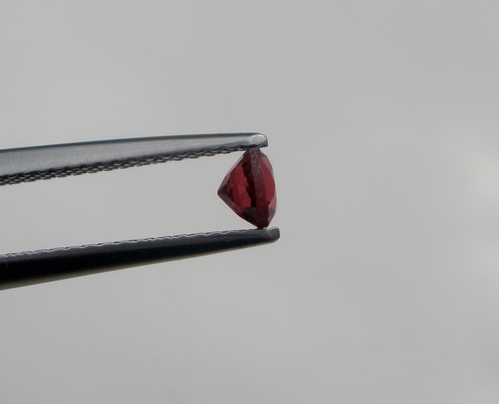 Natural Garnet round shape loose faceted gem 4mm