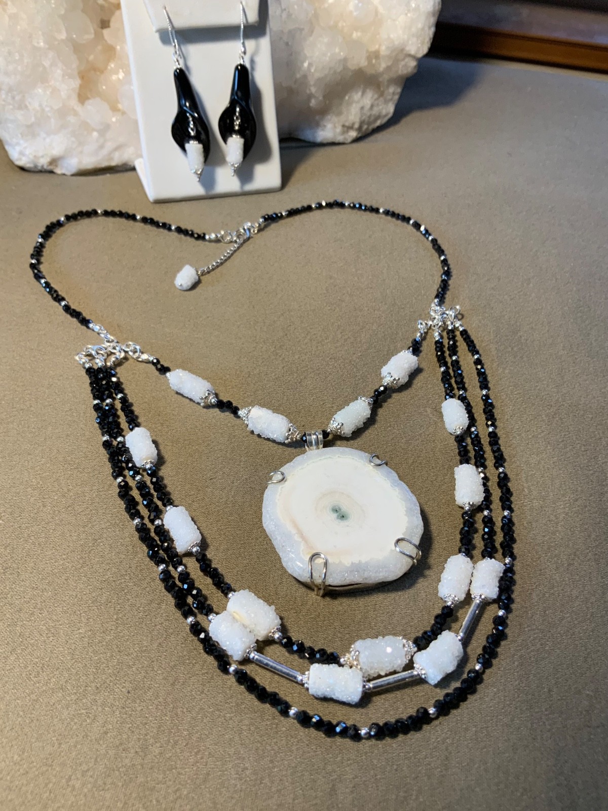 SS .925 4 STRAND GENUINE WHITE STALACTITE & BLACK SPINEL EARRING/NECKLACE SET !