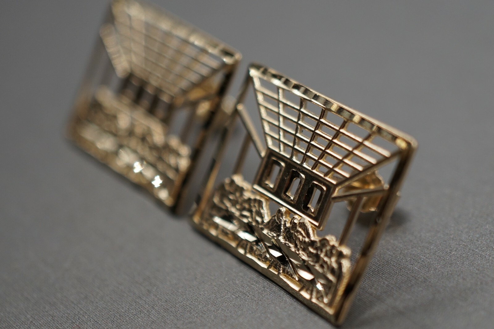 10K Solid Yellow Gold 0.8″ Diamond Cut Square Last Supper Stud Earrings.