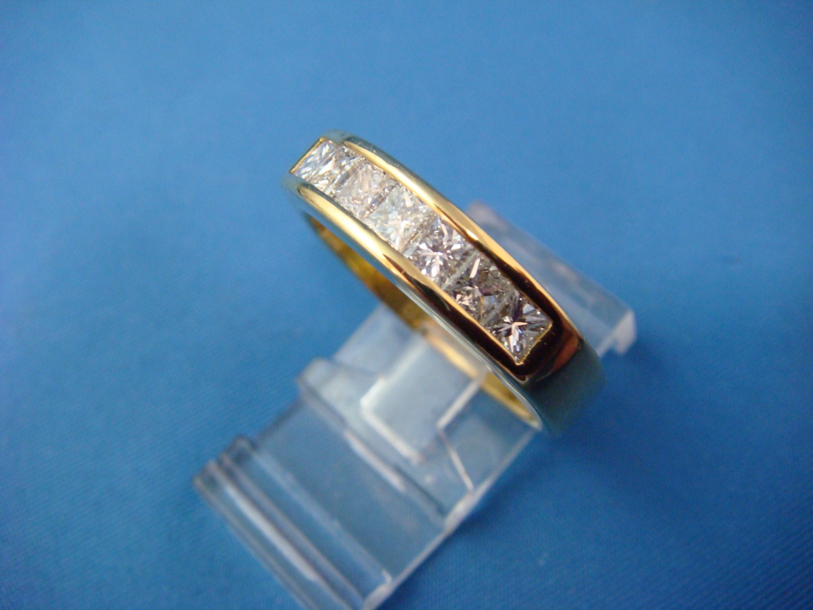 18 KT GOLD MEN’S WEDDING BAND & 1.0 CARAT PRINCESS CUT DIAMONDS 7.7 GRAM SIZE 10