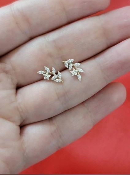 Beautiful Lab Created Diamond Gift For Women’s Leaf Push Back Earning 925 Silver