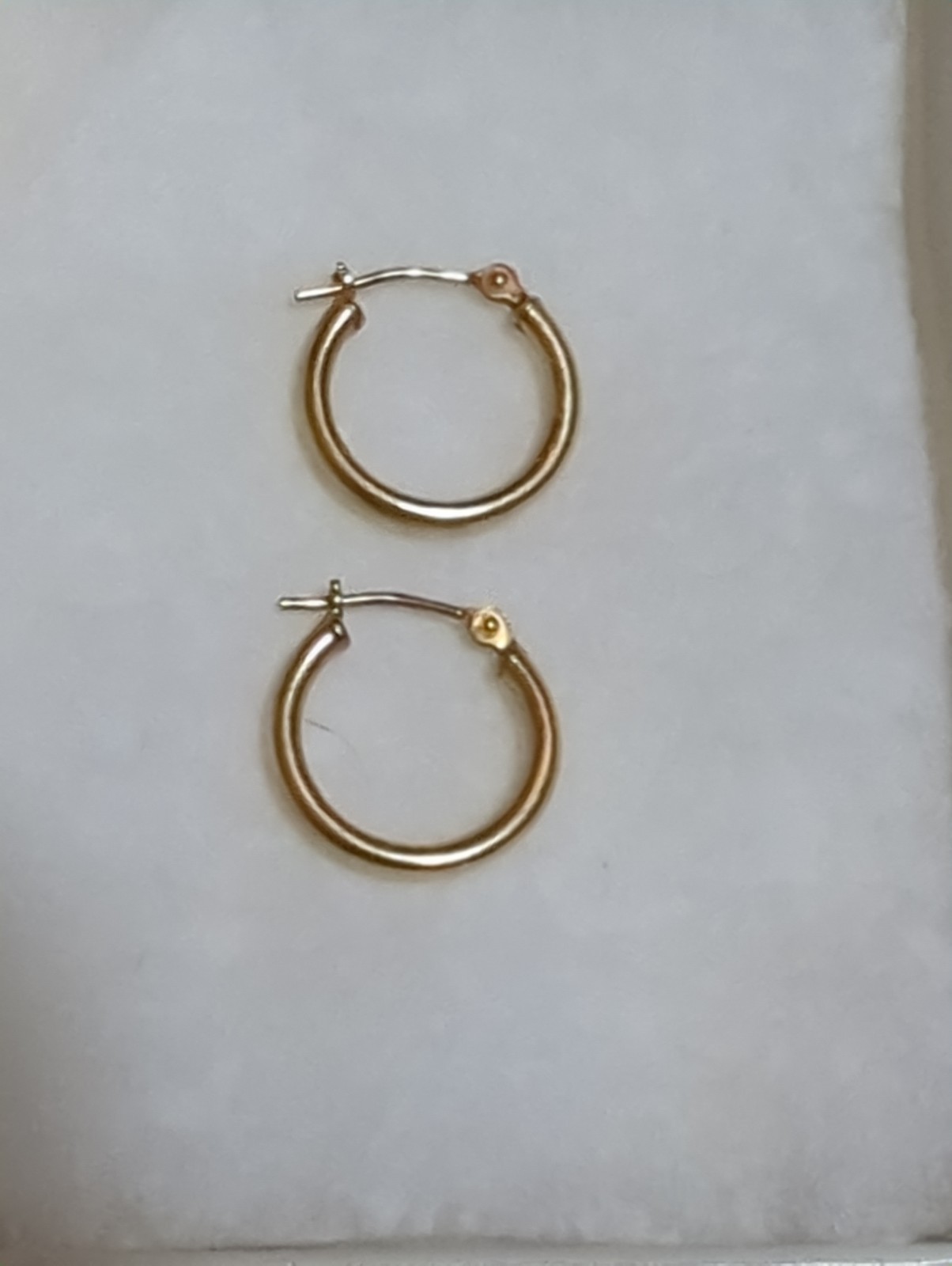 14k Solid Yellow Gold Hoop Earrings 15.5 Mm 0.8 Grams