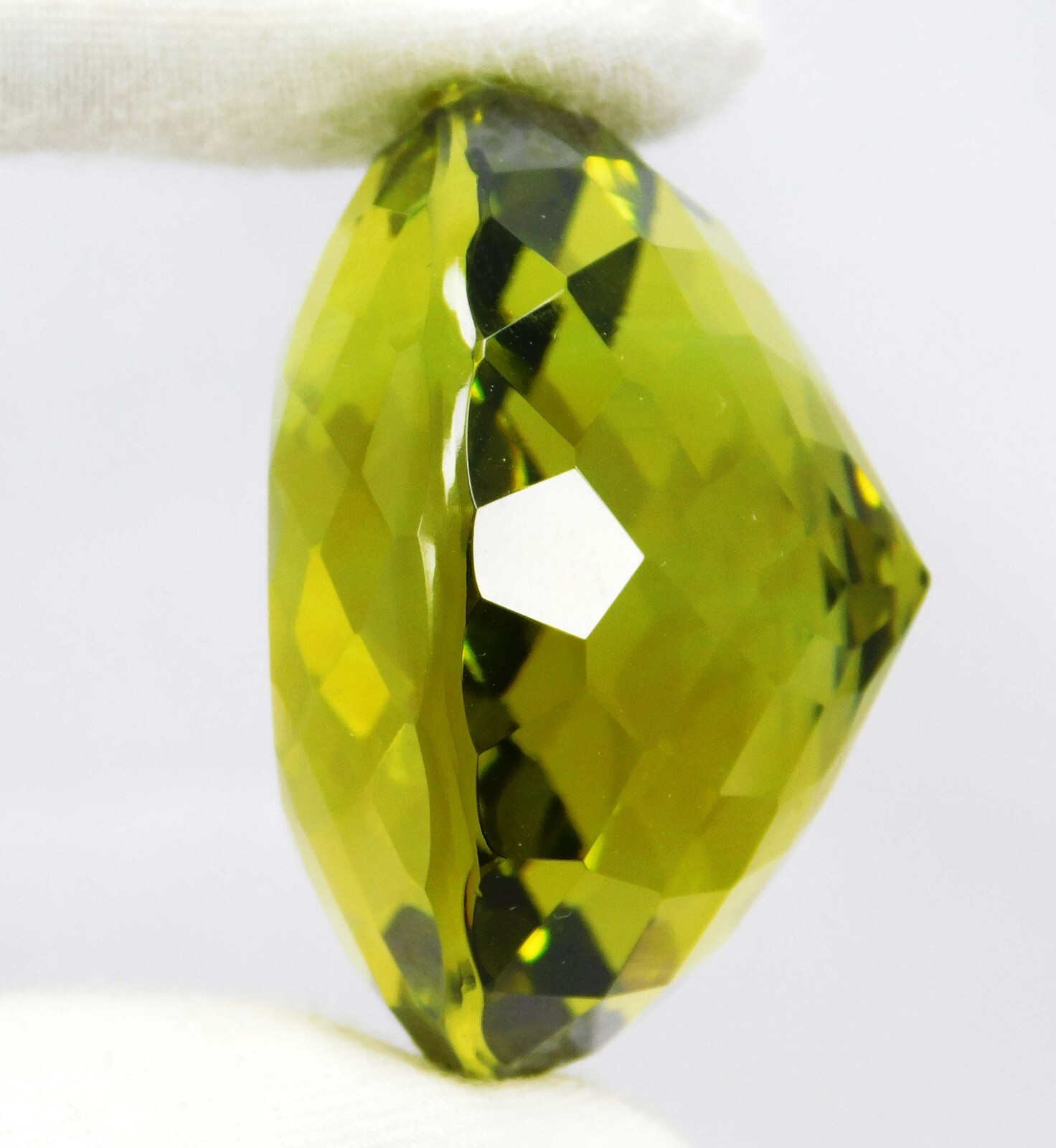 “142.80 Ct Natural Green Peridot Round Cut – Certified Loose Gemstone”