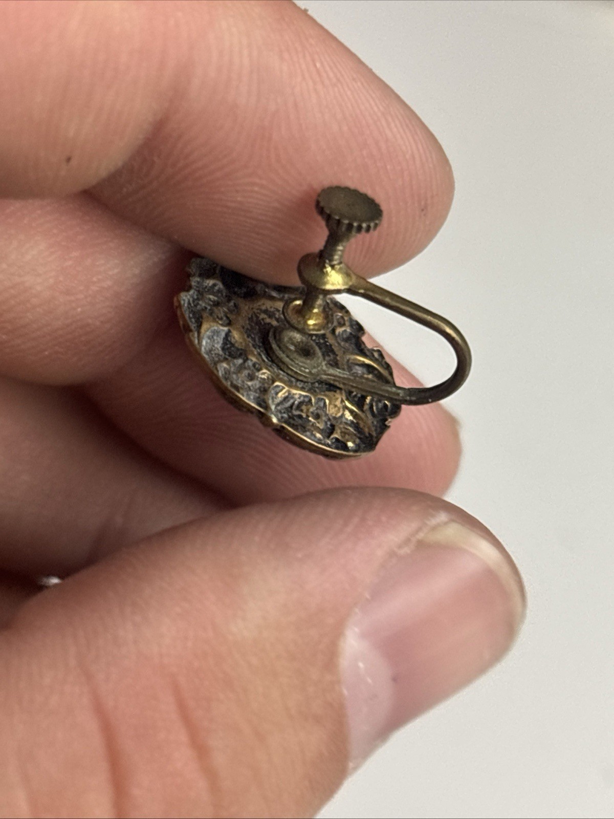 Vintage Cameo Screw Back Earrings