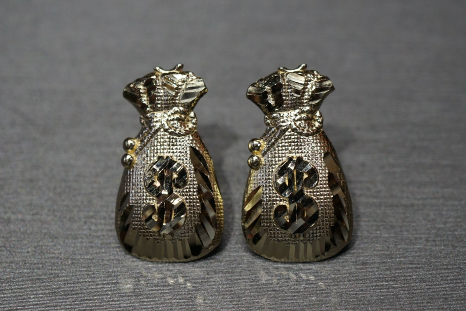 10K Solid Yellow Gold 0.75″ Diamond Cut Money Bag Stud Earrings.