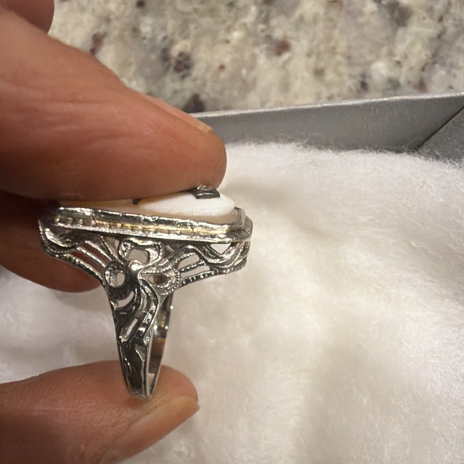 Art Deco antique 14k gold ring (missing a part of the necklace)