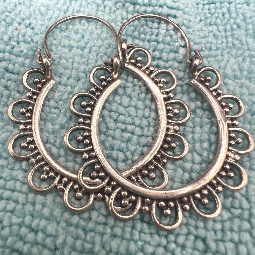 Sterling Silver Hoop Earrings Geometric Filigree Design Wire Catch 1.5″ 5.7g