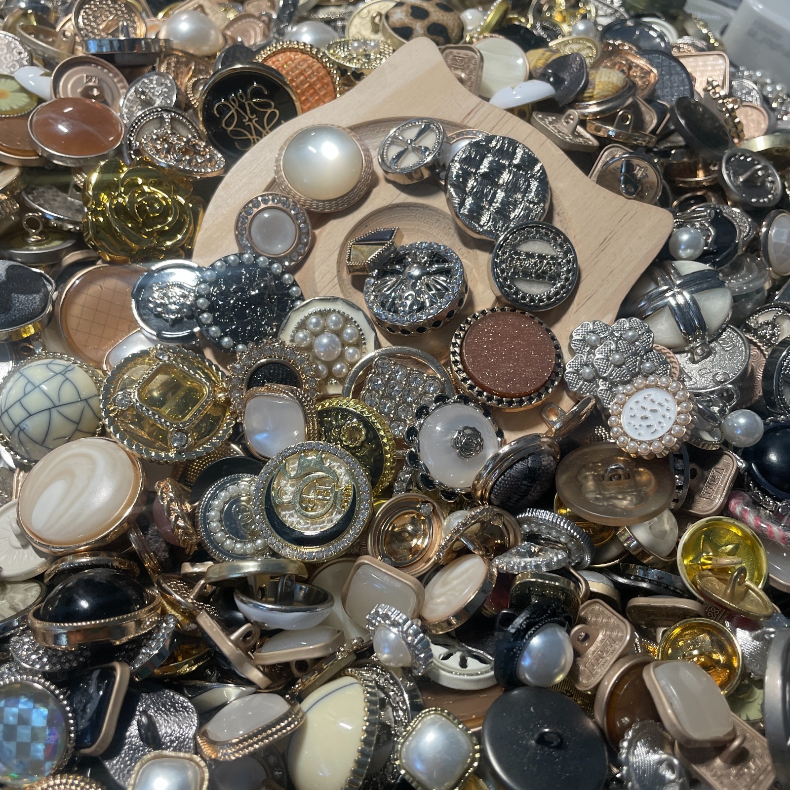 50pcs Vintage Style Metal Buttons Mixed Lot Assorted Sizes Colors Sewing Craft