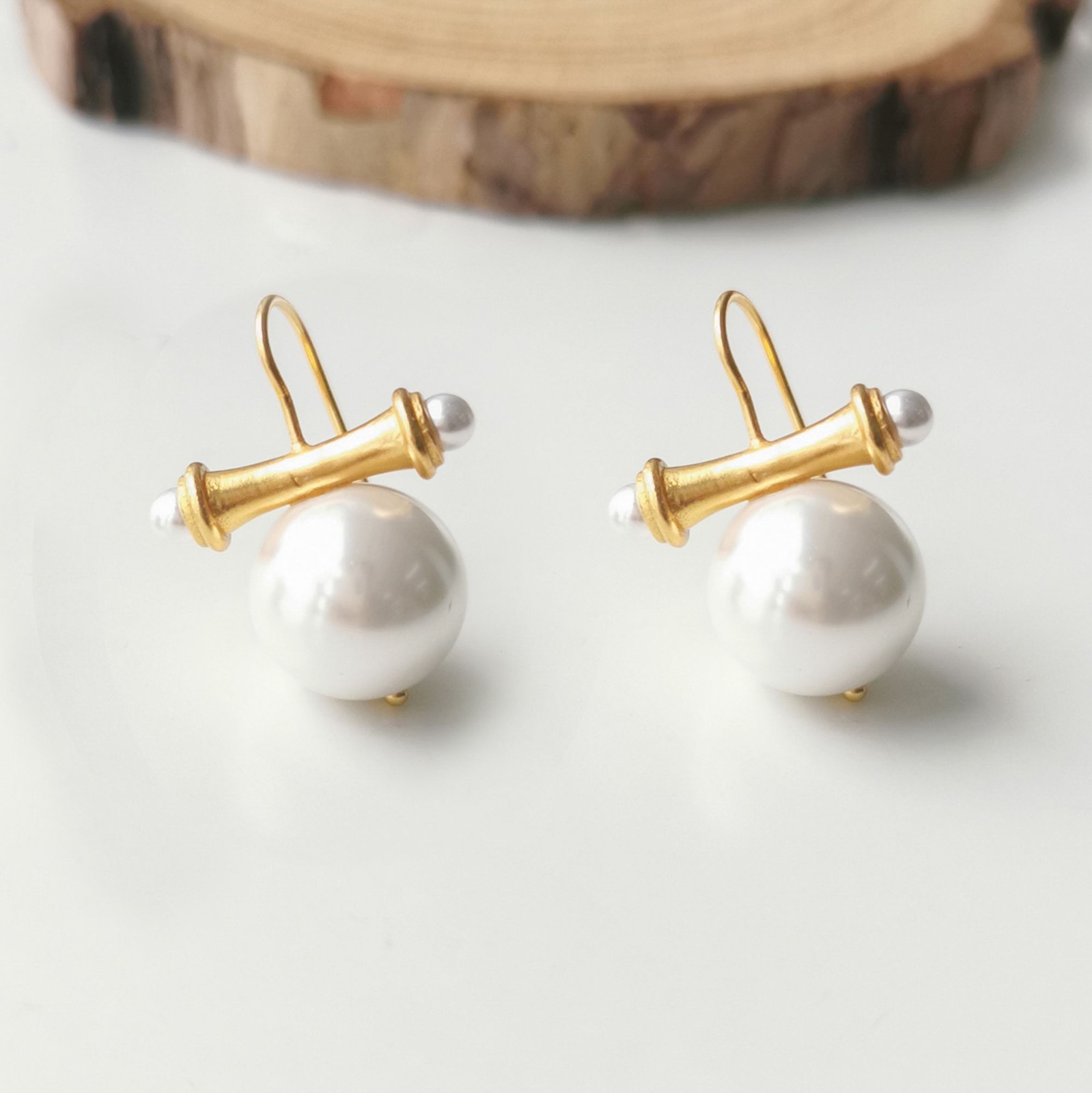 Julie Vos Bamboo Pearl Earrings in Gold