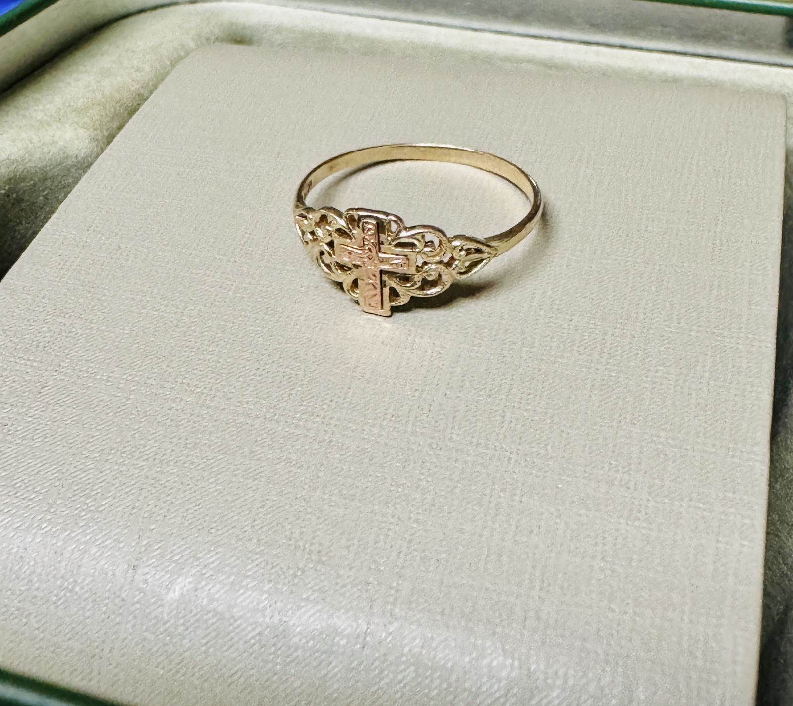 10K GOLD Textured Oval Cross Petite Ladies Ring Yellow Gold *Size 6*