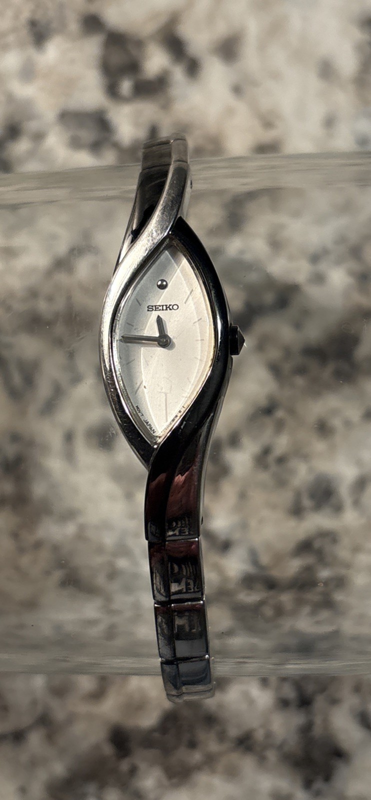 😍 READY TO WEAR! Crisp NRMT Vintage 80s SEIKO Rivoli Asymmetrical Quartz Watch