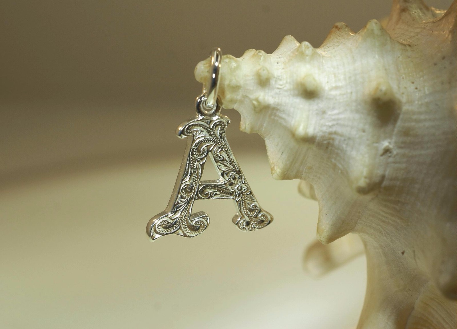 SELECTABLE SOLID 925 SILVER HAWAIIAN HERITAGE SCROLLS A-Y INITIAL CHARM PENDANT