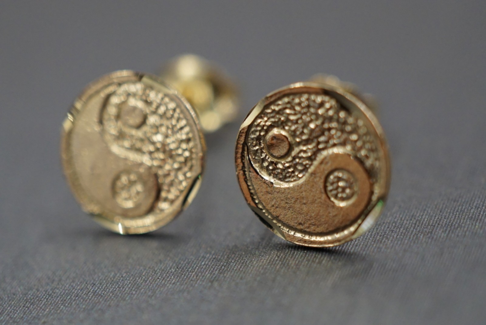 14K Solid Yellow Gold Diamond Cut Yin Yang Stud Earrings!! (#1207711)