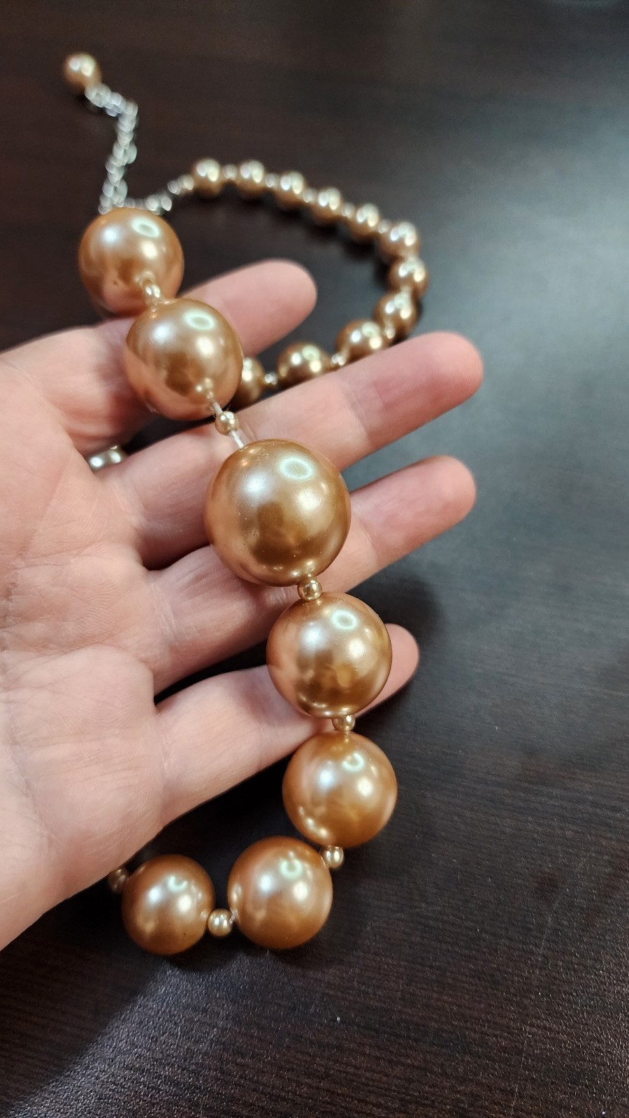 VINTAGE 1950s LUCITE BEAD NECKLACE Blush Beige Graduated