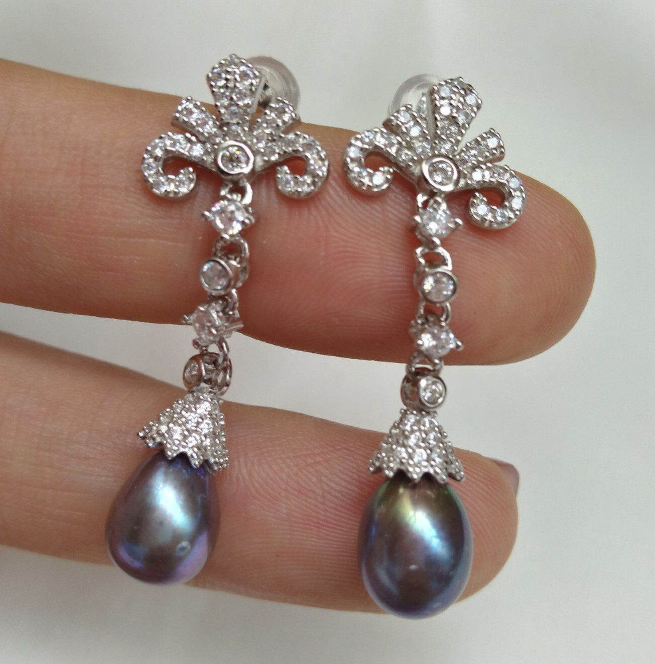 New A Pair Beautiful Design 7x9mm Natual South Sea Black Pearl Earrings S925