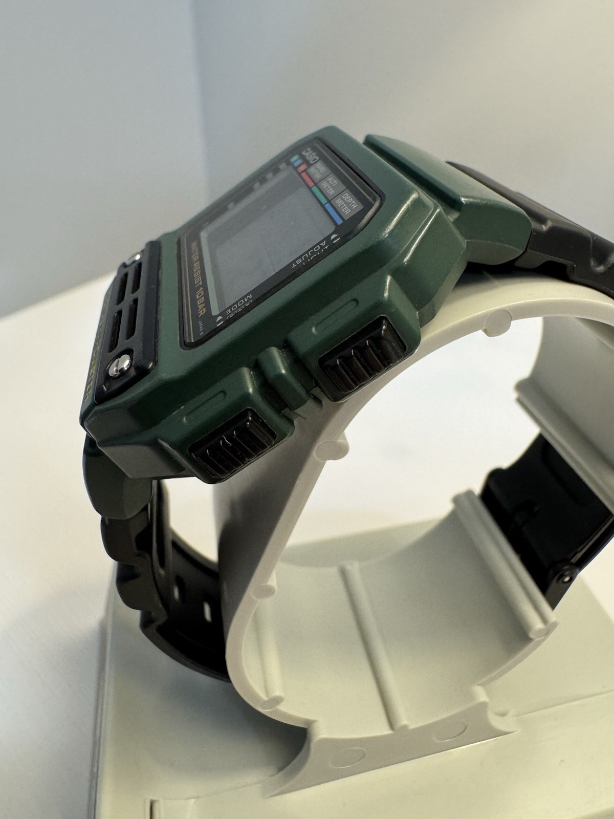 Casio BM-100WJ Men’s Digital Barometer Watch. Green Variation New Battery