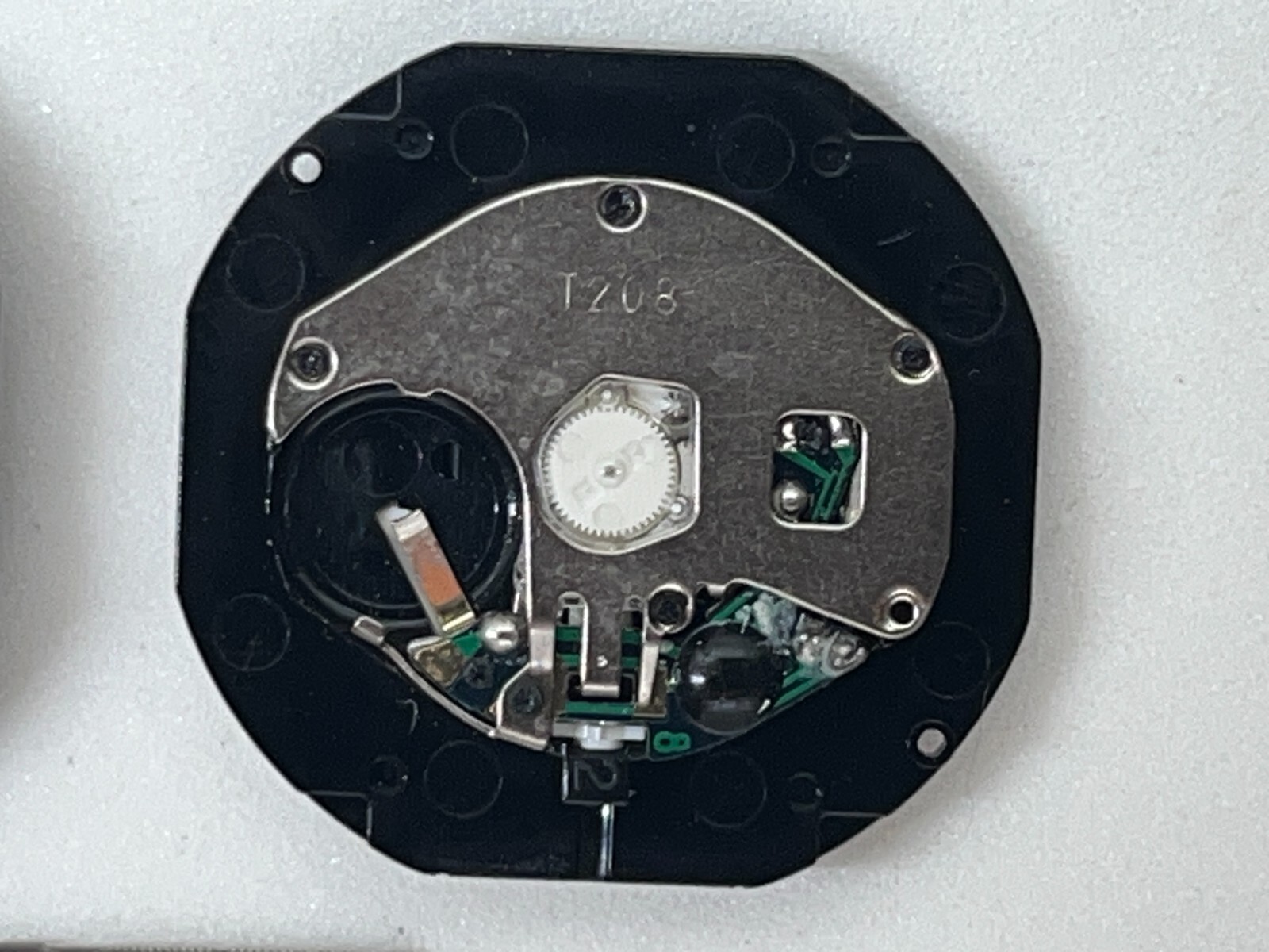 One T 208 Quartz Movement Date at 3 SINGAPORE Watch Repair Parts NEW with stem