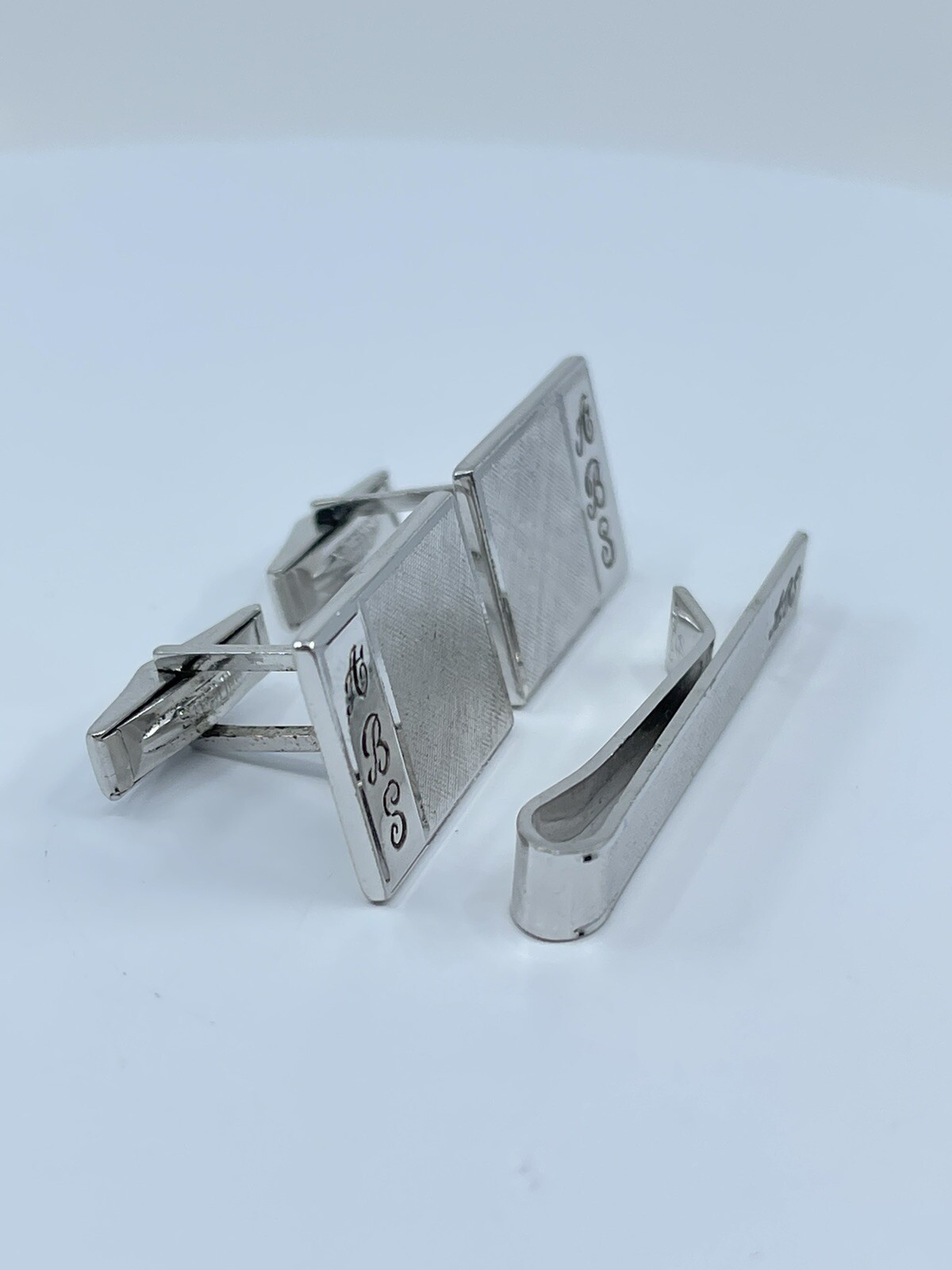 Arthur Anderson Monogram ABS cufflinks and tie clip set sterling 7/8″