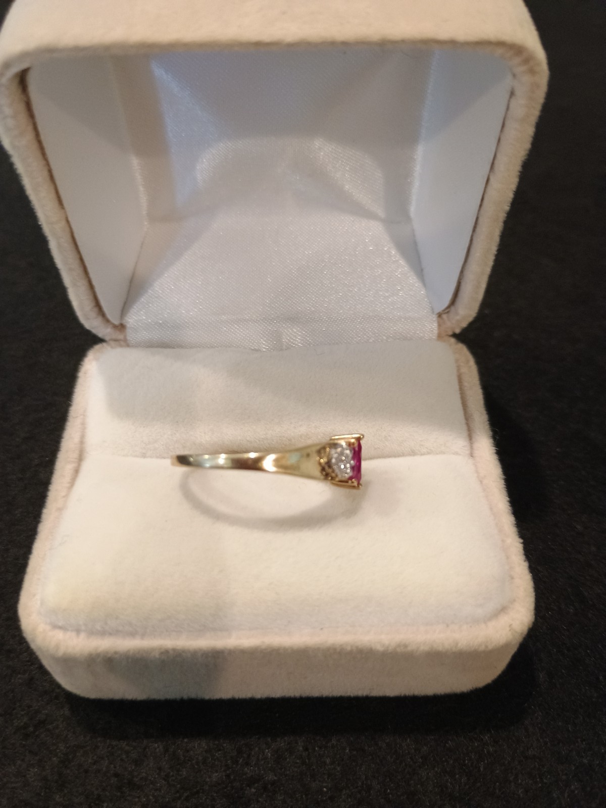 Vintage 10K Yellow Gold Marquise Ruby & Diamond Accent 1.72g Band Ring Size 7.25