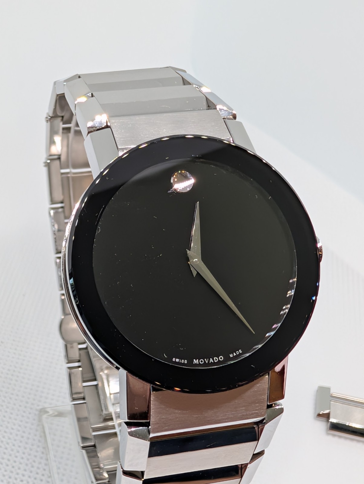 Movado Sapphire Stainless Black Dial – 0605063 – great condition, full links!