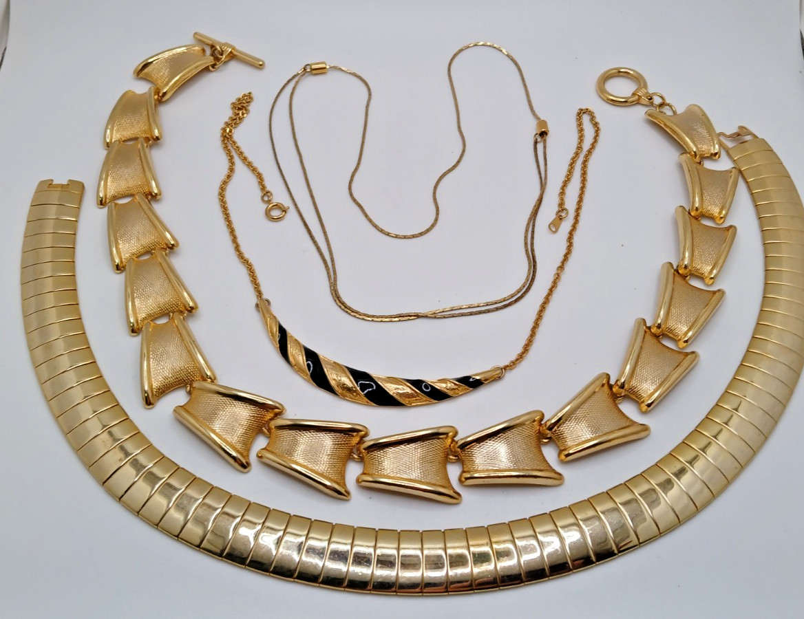Vintage mixed material & metals necklace bracelet ring brooch lot