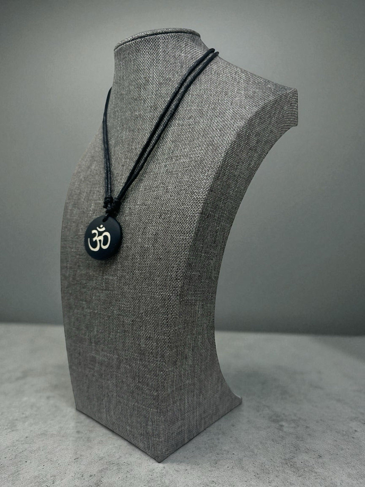 Black Om Pendant Necklace Adjustable 14‑28in Hindu Yoga Meditation Aum Charm